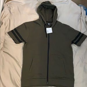 Half sleeve chain up hoodie